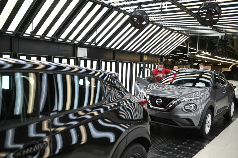  Nissan accelerates UK electric car production