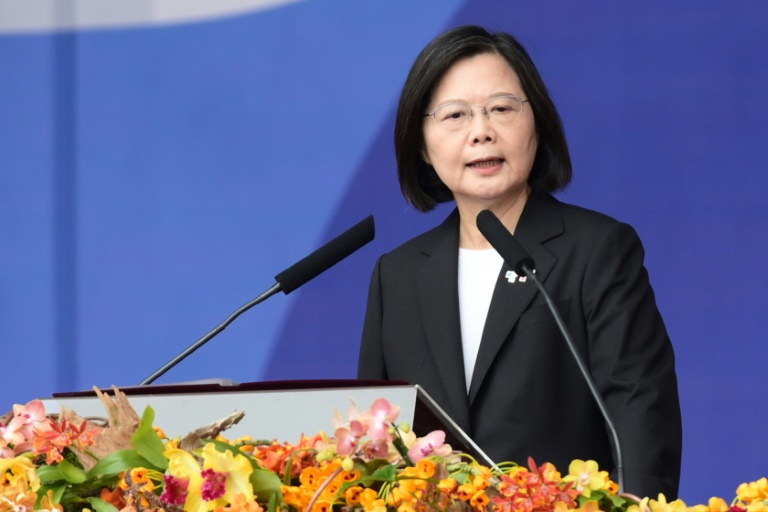  Taiwan leader says China invasion unlikely for now