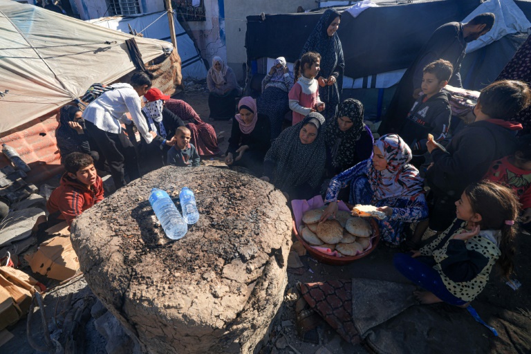  Makeshift bakery turns out scarce bread in Gaza City