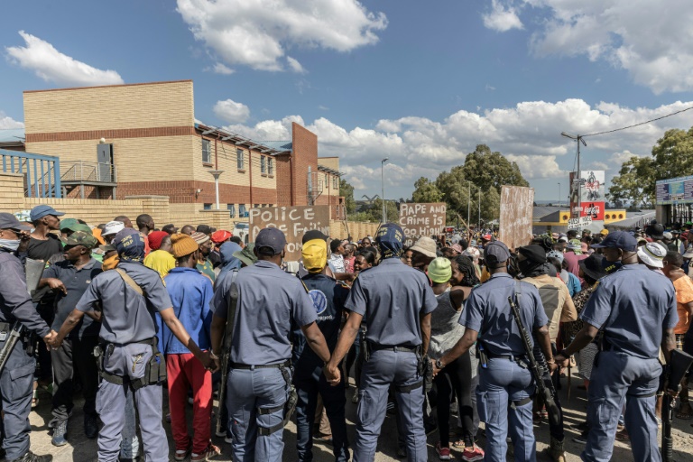  7 burned to death in S. Africa township ‘mob’ attack: police