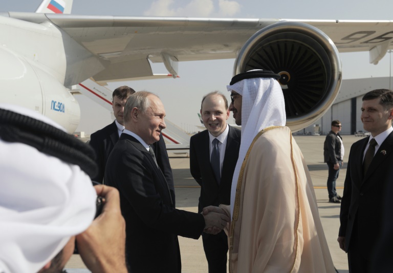  Putin lands in Abu Dhabi on Middle East visit