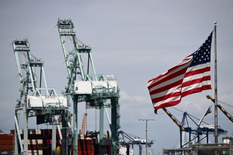  US October trade deficit widens further on decline in exports