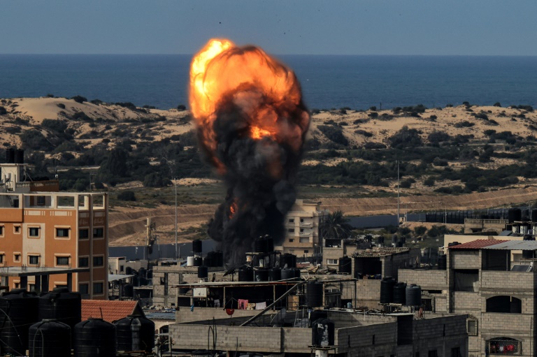  Israeli forces push into southern Gaza