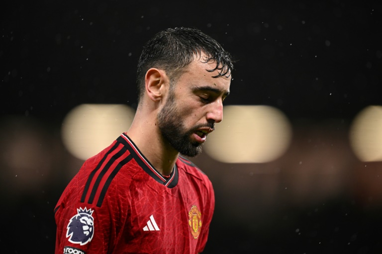  Fernandes apologises for Man Utd embarrassment against Bournemouth