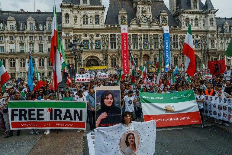  EU gives Mahsa Amini rights prize as Iran blocks family attendance