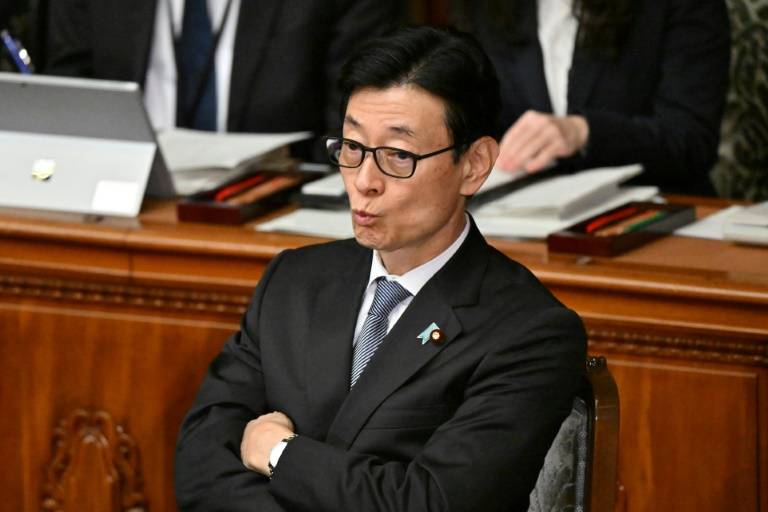  Three Japanese ministers resign over kickbacks scandal: reports