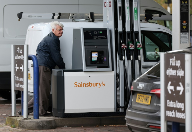  UK inflation hits lowest level in more than two years