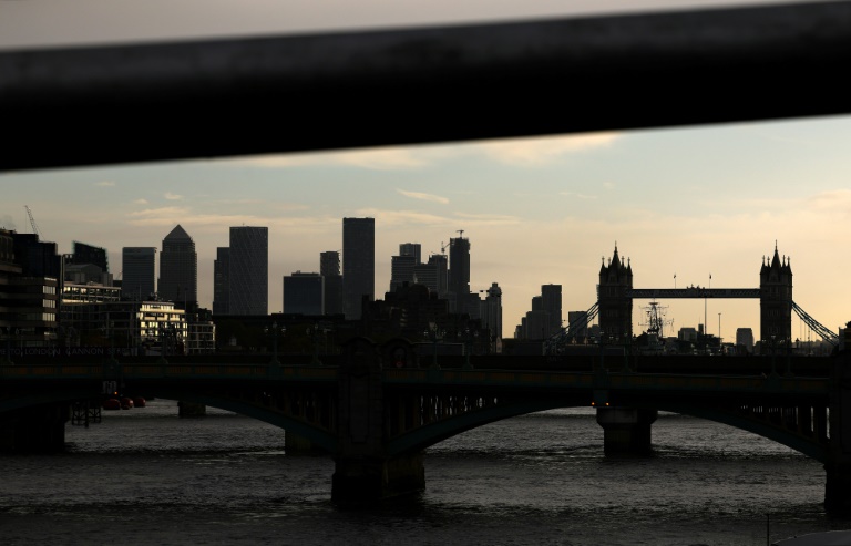  UK economy shrinks before election year