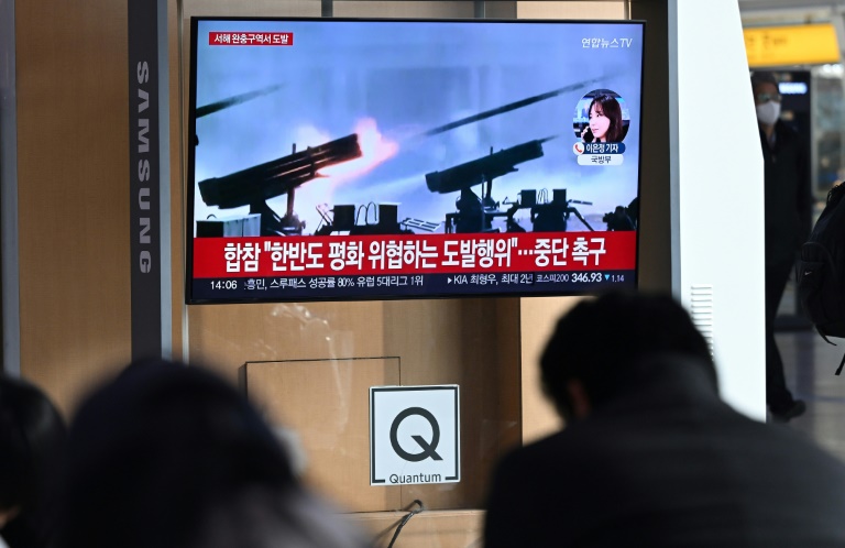  N. Korea fires artillery shells near S. Korean islands: Seoul