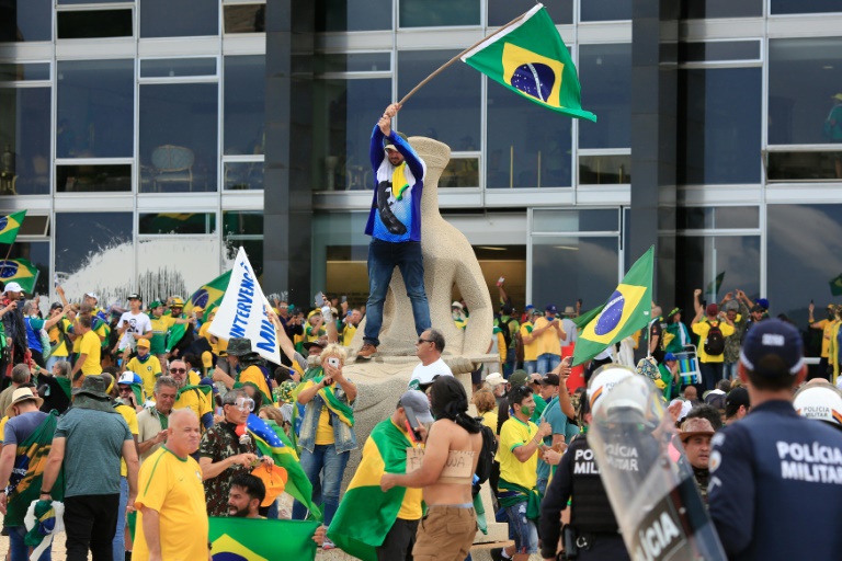  Still divided, Brazil marks anniversary of Jan 8 riots