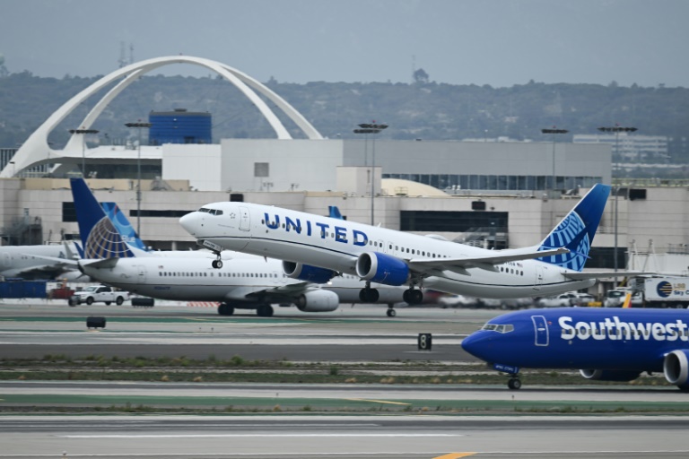  United Airlines says inspections found loose bolts on its 737 MAX planes