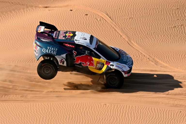  Al-Attiyah and Quintanilla dominate Dakar dunes to win stage 5