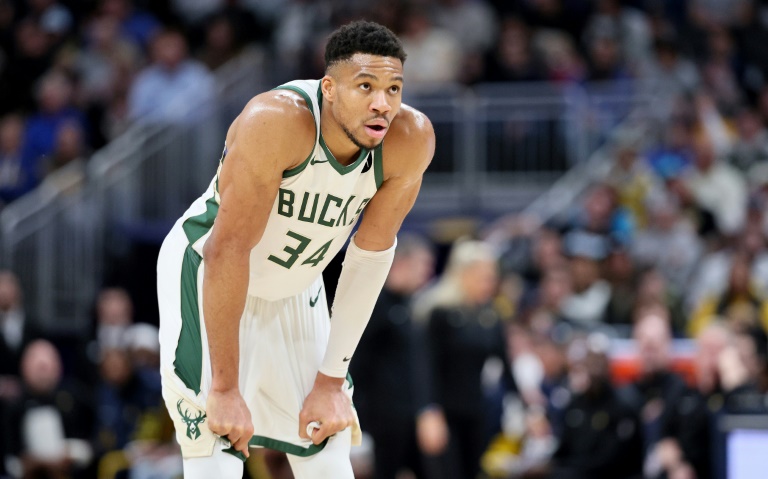  Giannis, LeBron keep balloting lead for NBA All-Star Game