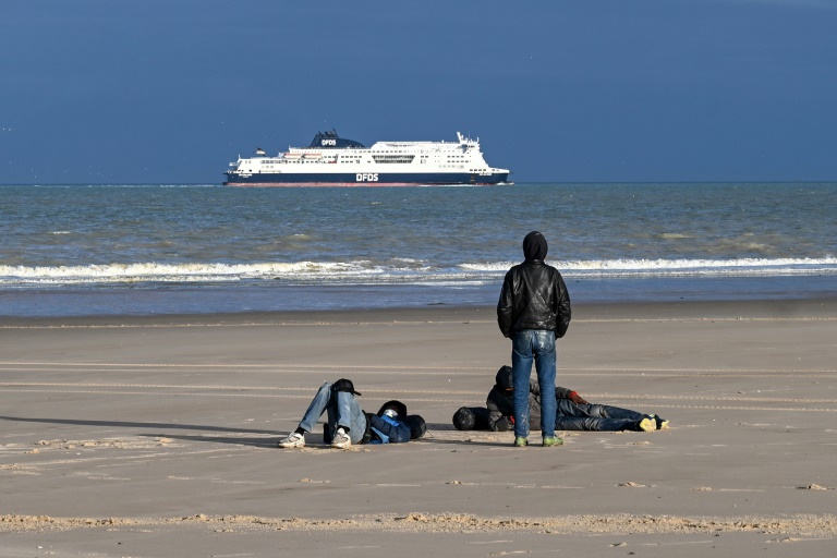  Four die trying to cross Channel to UK in freezing cold