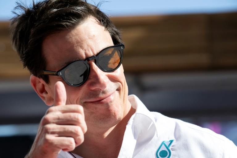  Mercedes chief Wolff signs new contract