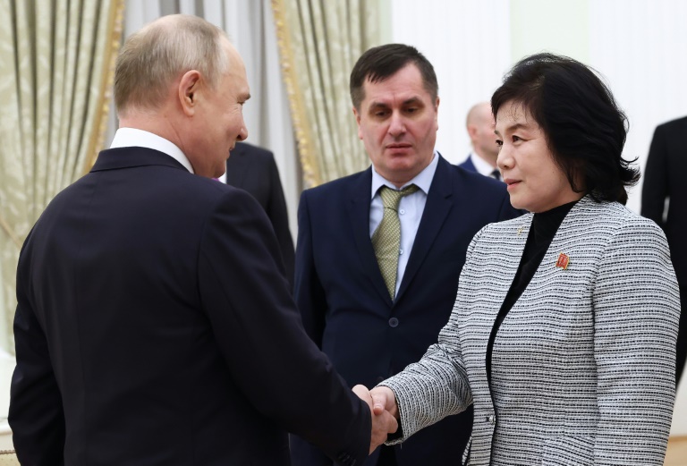  Putin hosts North Korean FM in Kremlin visit