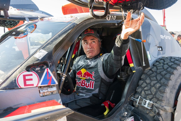  Spanish driver Carlos Sainz wins Dakar Rally for fourth time