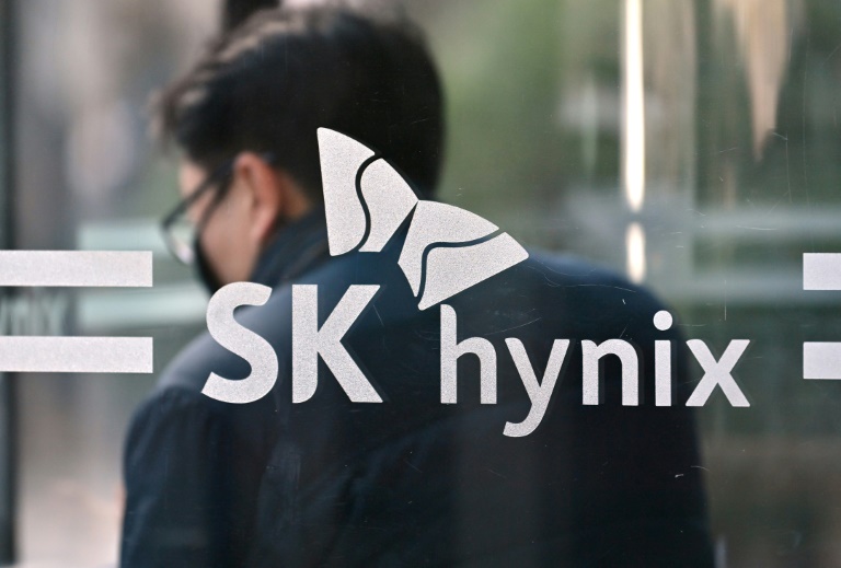  Memory chip giant SK Hynix returns to profit on strong AI demand