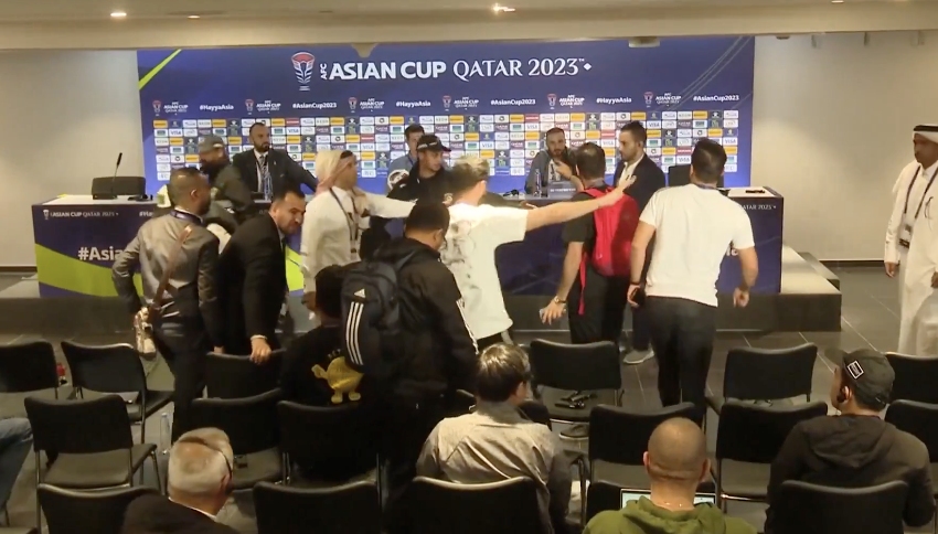  Iraqi reporters banned for confronting Iraq coach at Asian Cup