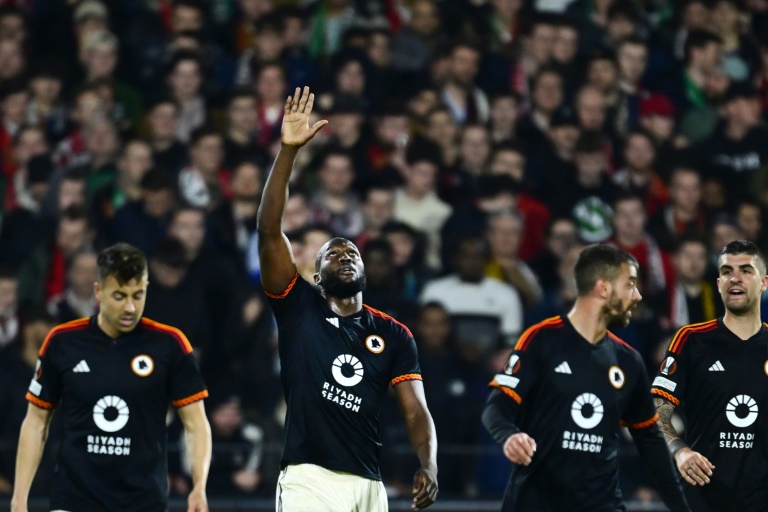  Lukaku stays hot in Europa League to earn Roma a draw