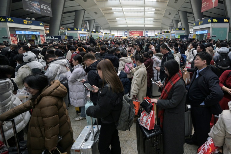  Asia stocks mixed as China enjoys Lunar New Year bump