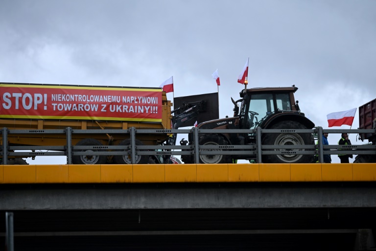  Poland snubs border meeting with Ukraine to end farmer protests