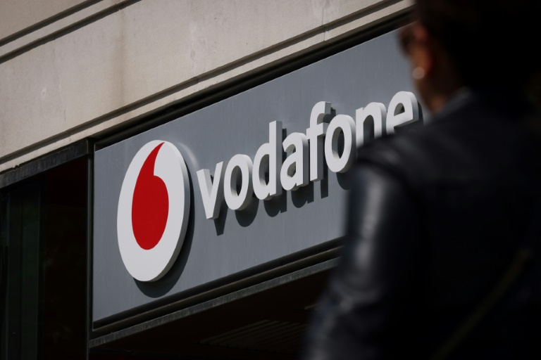  Vodafone in talks to sell Italian unit to Swisscom