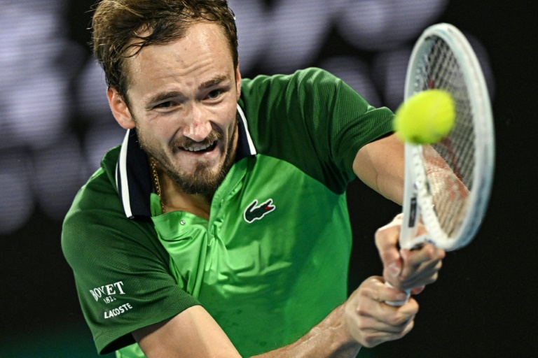  Medvedev cruises into Dubai semi-finals