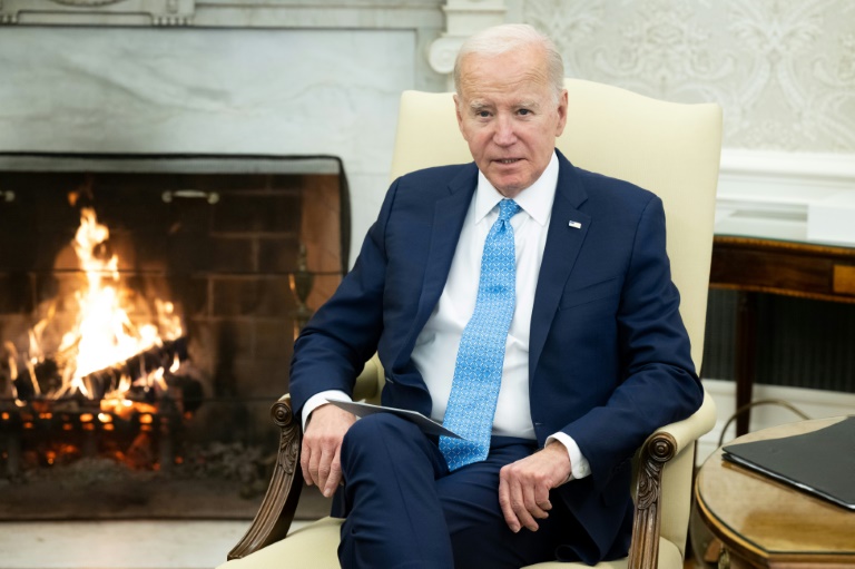  Biden says US to begin aid air drops in Gaza