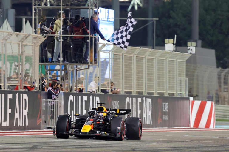  Verstappen cruises to season-opening Bahrain Grand Prix win