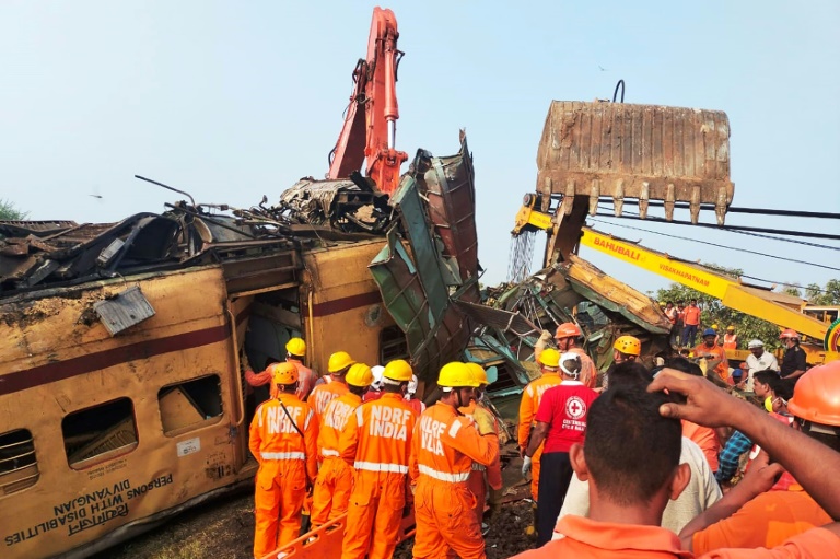  Indian train drivers in crash that killed 14 were watching cricket