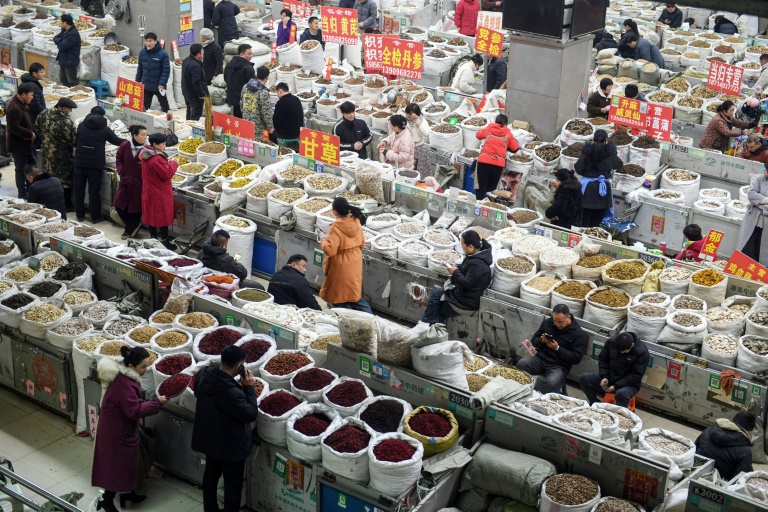  China consumer prices rise in February for first time in six months