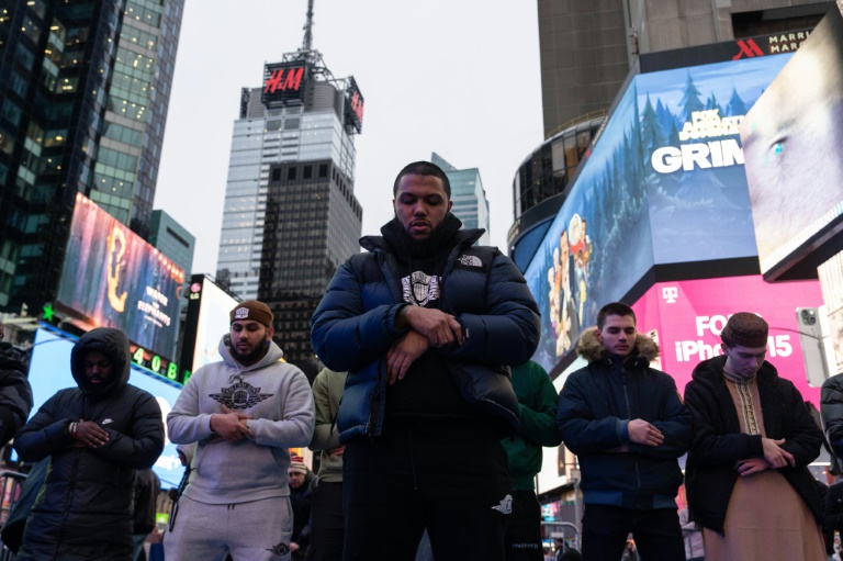  Muslims gather to pray in NY’s Times Square as Ramadan begins