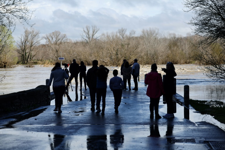  Four dead, three missing after French weekend storms