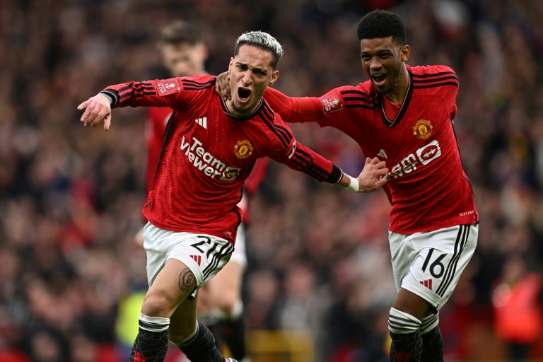  Manchester United beat Liverpool 4-3 in FA Cup classic