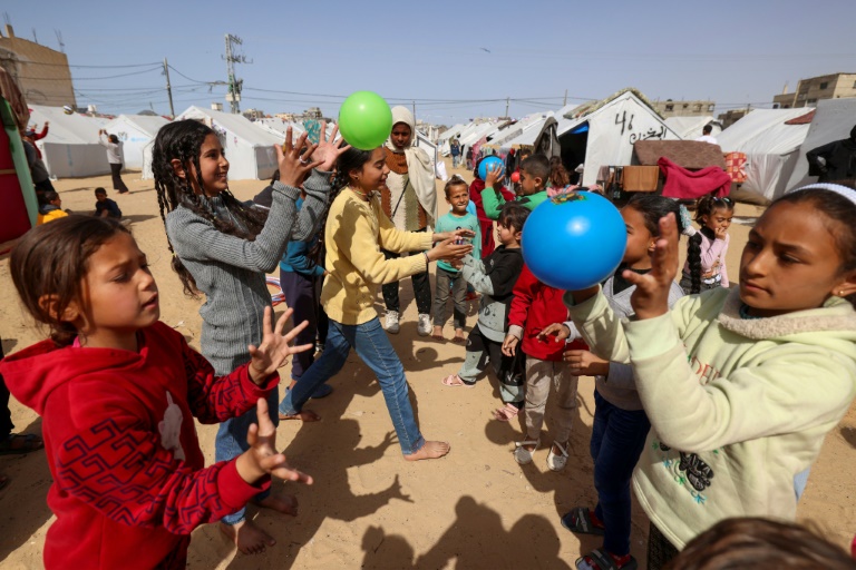  Clowns try to put smiles back on faces of Gaza children