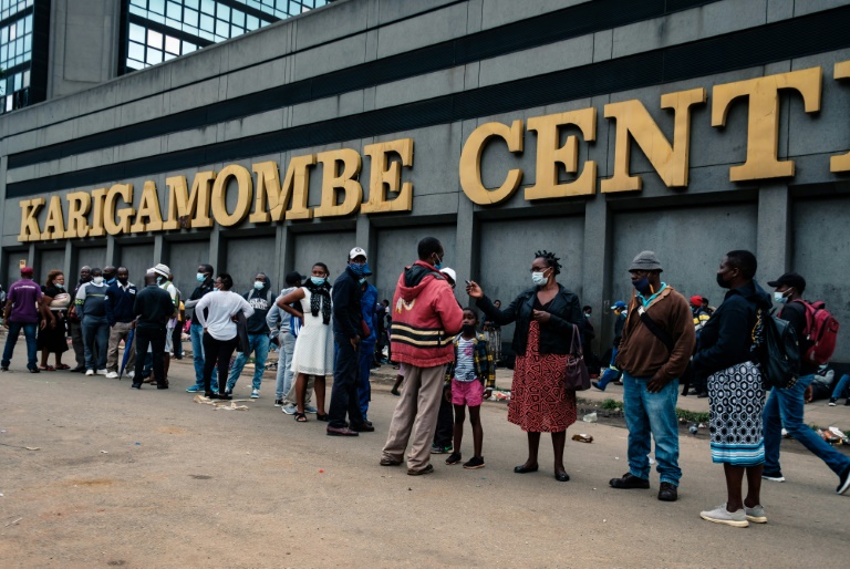  Zimbabwe launches new gold-backed currency