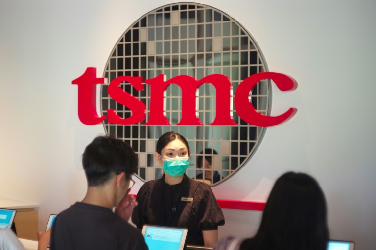  Taiwan chip giant TSMC’s profits surge on AI demand