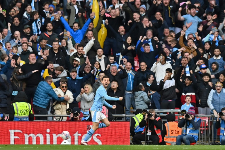  Silva strikes late as Man City sink Chelsea to reach FA Cup final