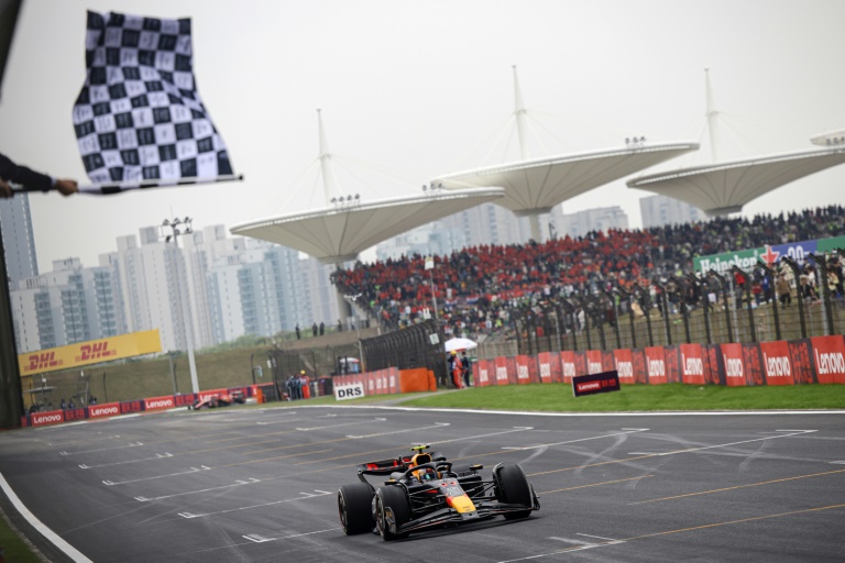  Verstappen wins Chinese Grand Prix to increase title grip