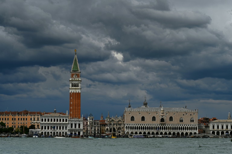  Venice launches five-euro entry fee