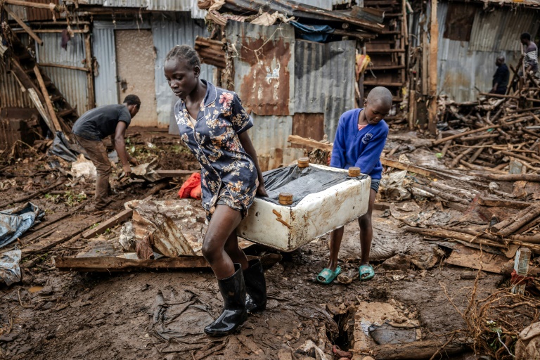  Kenya flood death toll hits 76