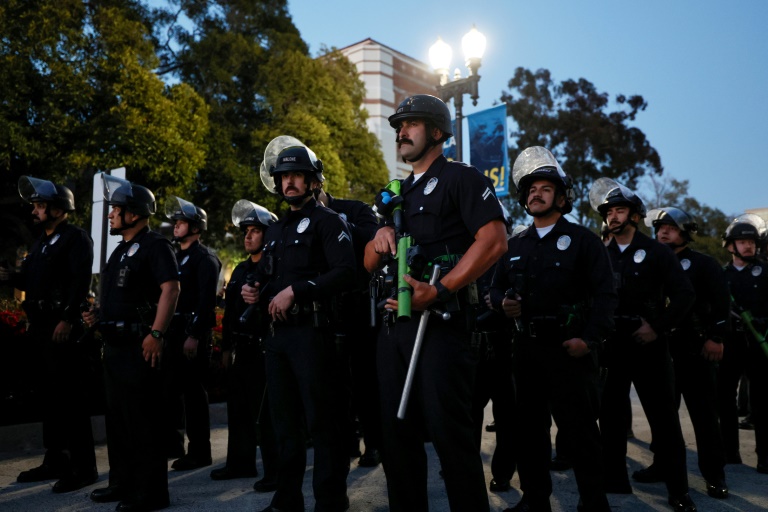  Bitterness at UCLA as Gaza protest cleared