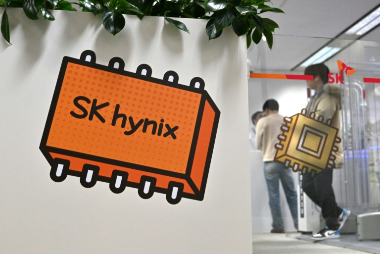  SK Hynix says high-end AI memory chips almost sold out through 2025