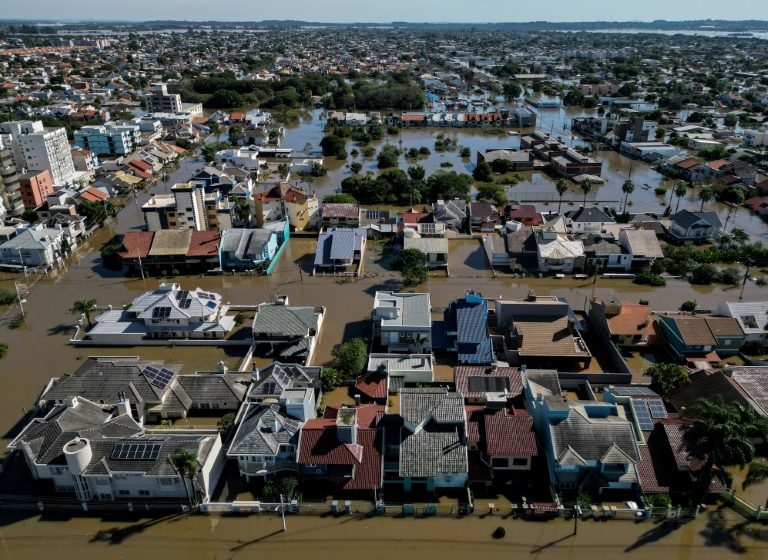  Brazil flooding death toll reaches 100