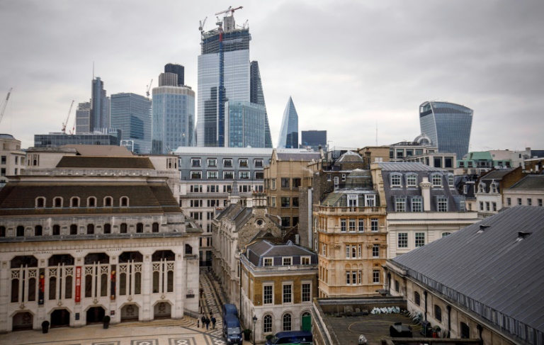  Bank of England set to hold rate at 16-year high