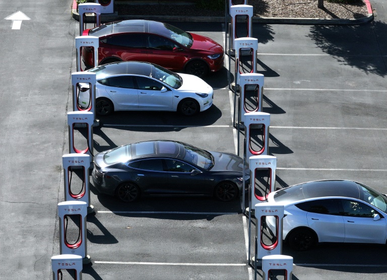  Musk says Tesla charger network will grow, days after layoffs