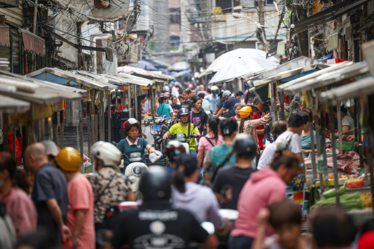  China consumer prices rise at faster rate in April