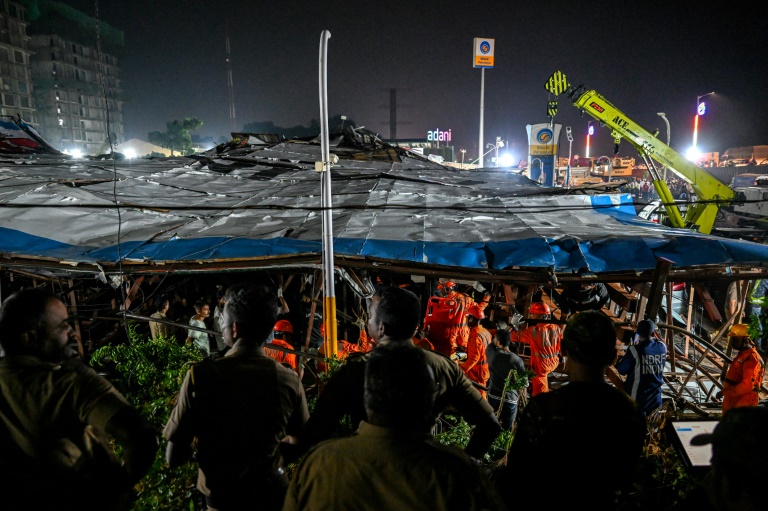  Four dead, 60 injured in Mumbai billboard collapse