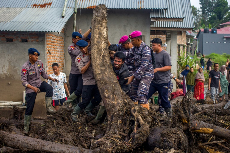  Indonesia floods kill 58 as rescuers race to find missing